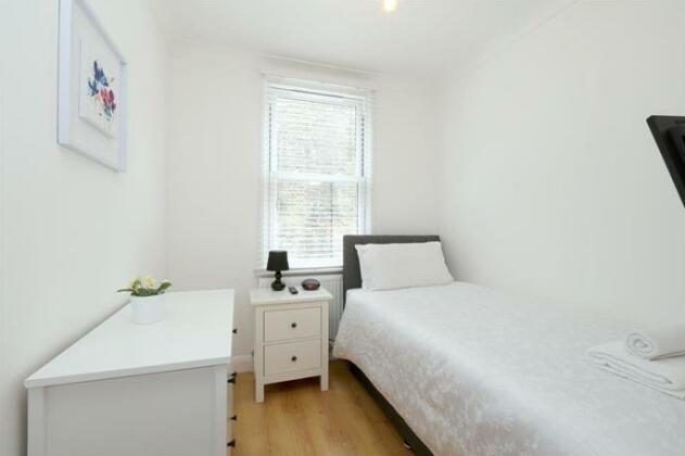 OYO Home Kings Cross-St Pancras Garden 4 Bedroom - Photo5
