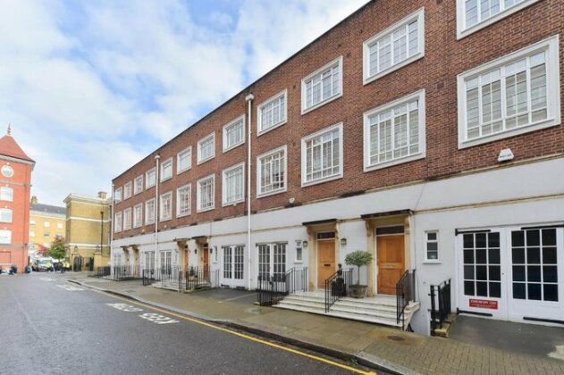 Peaceful 1 bd flat off Sloane Square with terrace