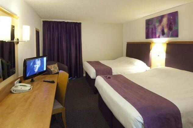 Premier Inn London Heathrow Airport - Bath Road - Photo2