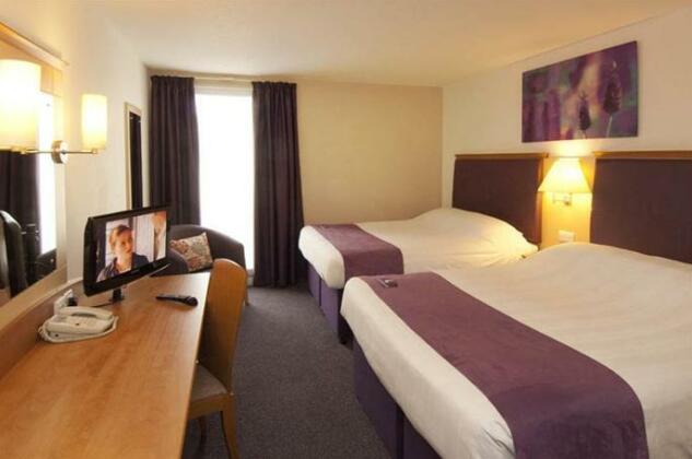 Premier Inn London Heathrow Airport - Bath Road - Photo3