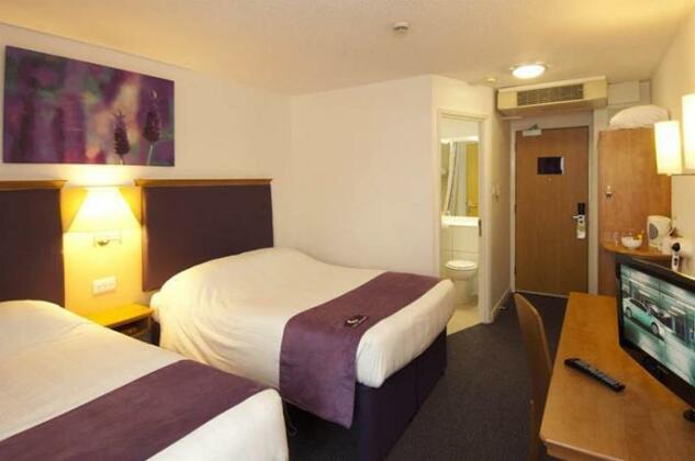 Premier Inn London Heathrow Airport - Bath Road - Photo5