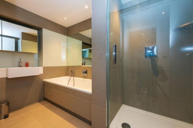 Serene 2 Bed in Central London - Photo4