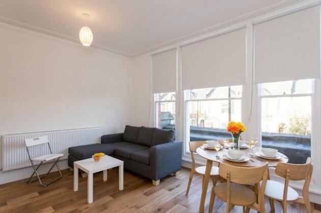 Sleek 2BR flat in Hither Green by Mountsfield Park - Photo5