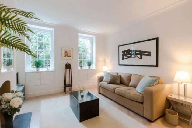 Spacious 1 Bedroom Apartment in the Heart of Chelsea - Photo2