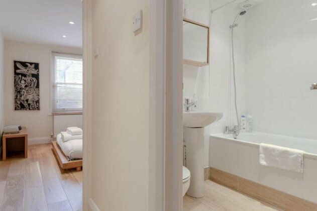 Spacious 2 Bedroom Flat in the Heart of Brixton - Photo3