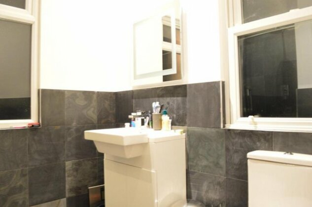 Spacious 2 Bedroom House Close to Notting Hill - Photo3