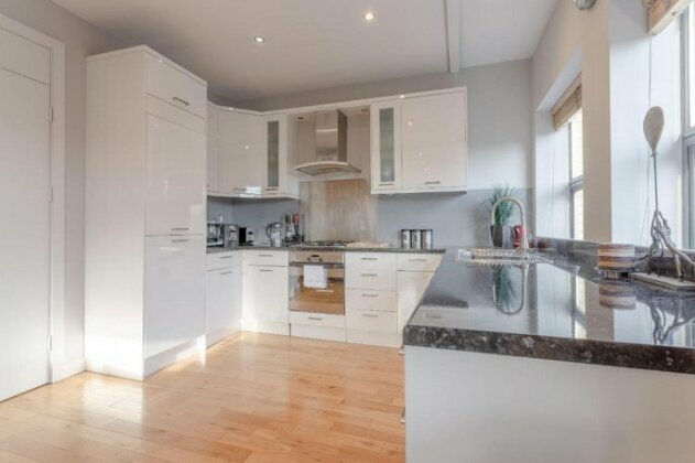 Spacious Ideal Loft in Heart of Hackney - Photo2