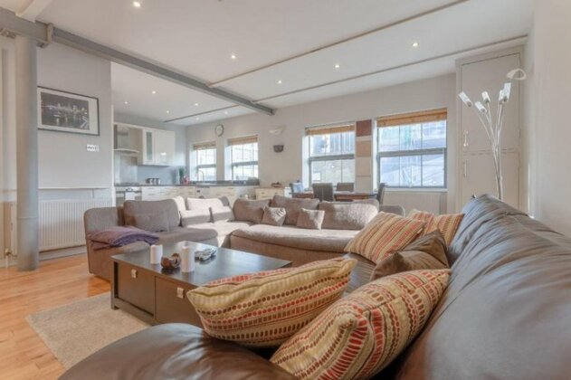 Spacious Ideal Loft in Heart of Hackney - Photo3