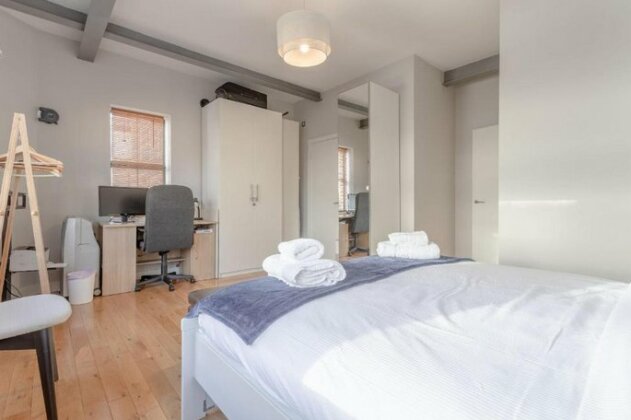 Spacious Ideal Loft in Heart of Hackney - Photo4