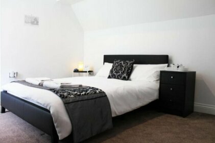 Spacious private bedroom near Biggin Hill Airport