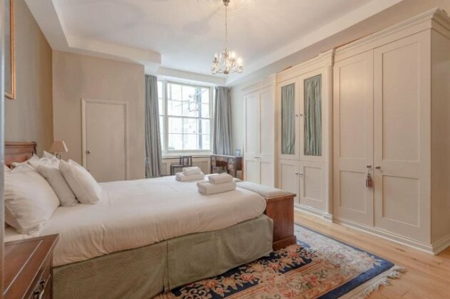 Spacious South Kensington 1 Bedroom Apartment - Photo2
