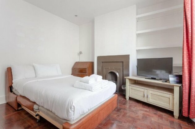 Specious 2 Bedroom Entire Property Near Central London - Photo3