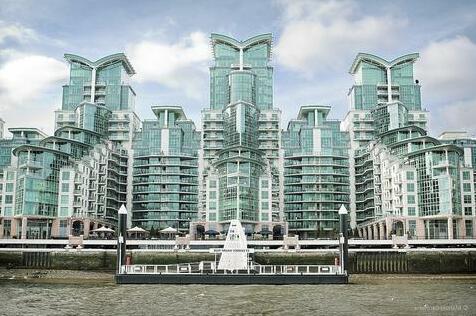 St George Wharf Apartments - Photo2