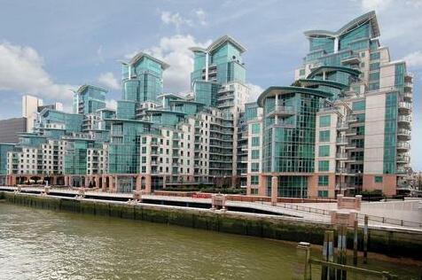 St George Wharf Apartments - Photo3