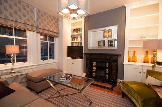 Stanley Grove 2 bed townhouse with terrace Battersea - Photo5