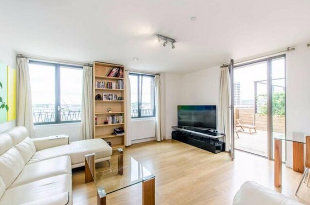 Stunning 2 Bed Flat w/ Terrace Next to Kings Cross - Photo2
