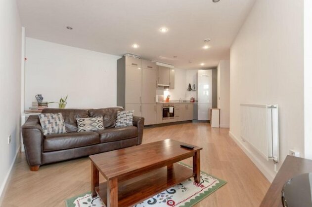 Stunning 2 Bedroom Property Near Limehouse - Photo2