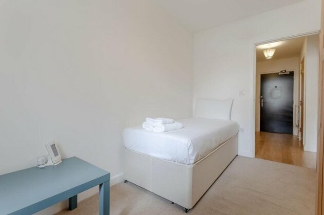 Stunning 2 Bedroom Property Near Limehouse - Photo3