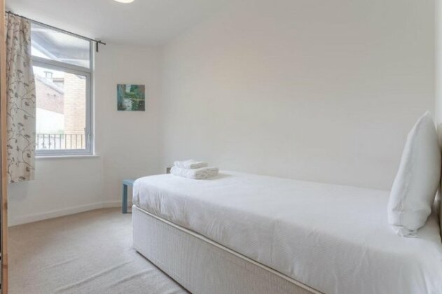 Stunning 2 Bedroom Property Near Limehouse - Photo5