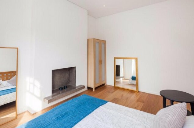 Stunning 2Bed Home with 2 Balconies in Camberwell - Photo4