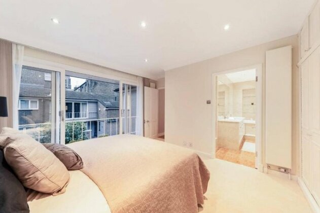 Stunning 3 Bed House with Balcony 3 Mins walk to Harrods - Photo5