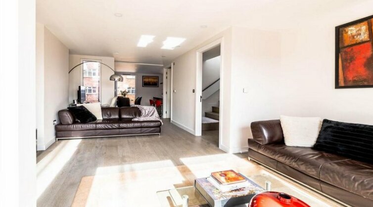 Stunning Commercial Road Apartment