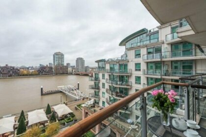 Stunning flat overlooking the Thames