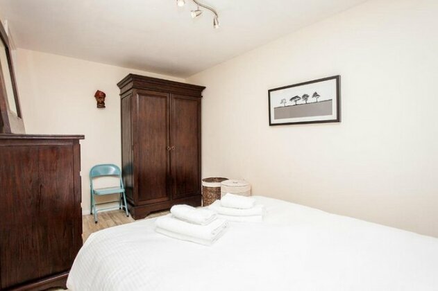 Stunning Spacious South London 1-Bed Apartment with Balcony - Photo3