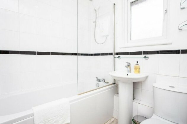 Stunning Spacious South London 1-Bed Apartment with Balcony - Photo4