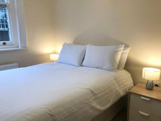 Stylish 2 Bedroom Maisonette in Victoria - Photo3