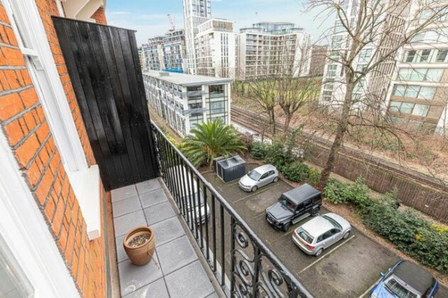 Stylish 3-bed flat with balcony is West Kensington - Photo4