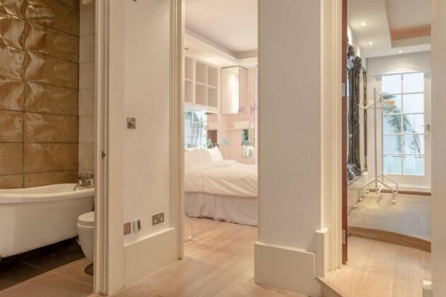 Stylish 3 Bedroom Home in Hampstead - Photo3
