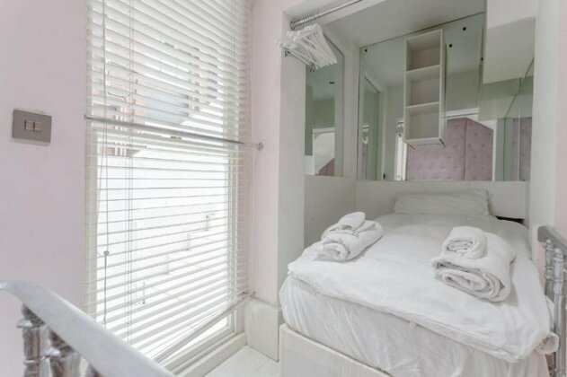 Stylish 3 Bedroom Home in Hampstead - Photo4