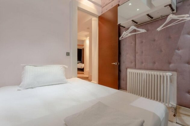 Stylish 3 Bedroom Home in Hampstead - Photo5