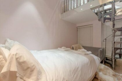 Stylish 3 Bedroom Home in Hampstead