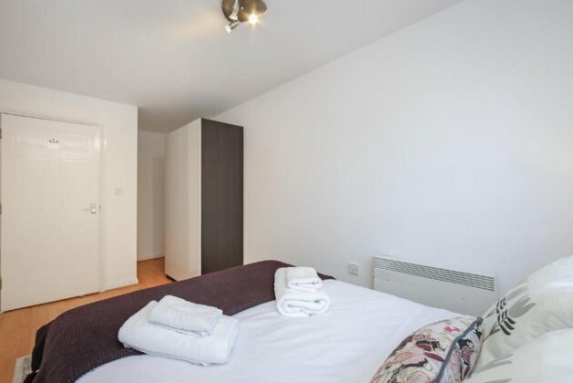 Suites by Rehoboth - The Hyde - London Zone 3 - Photo3