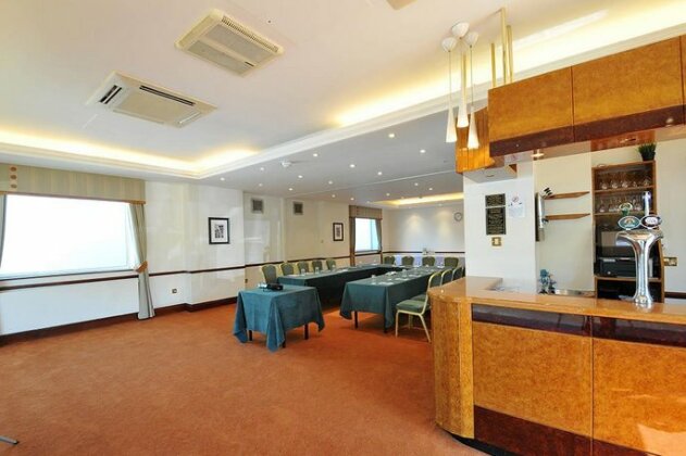 The Bromley Court Hotel - Photo3
