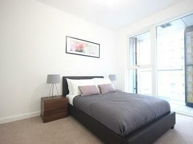 The O2 Waterfront Apartments - Photo4