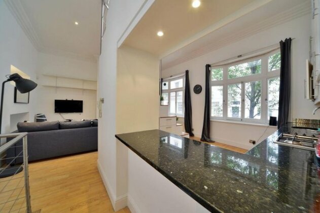The Queensway Retreat - Stylish 2BDR with Views - Photo3