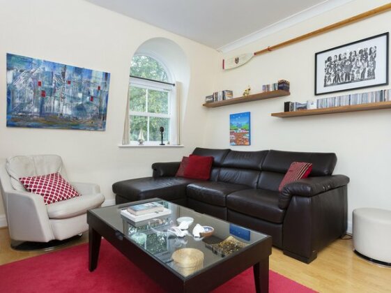 Three Bedroom Apartment in Bayswater - Photo3