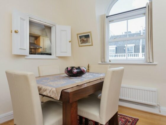 Three Bedroom Apartment in Bayswater - Photo4