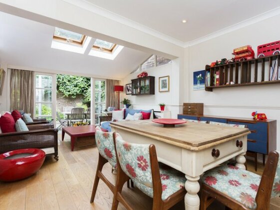 Three Bedroom House in Fulham - Photo2