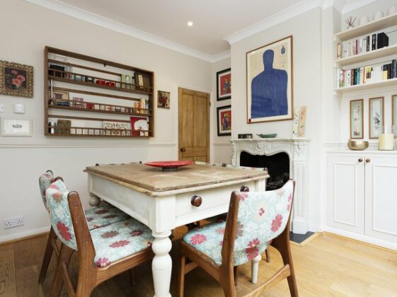 Three Bedroom House in Fulham - Photo3