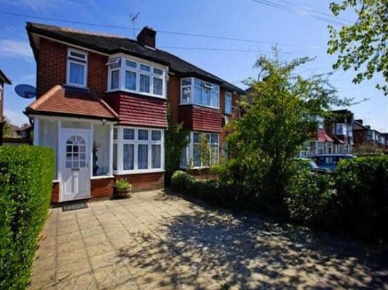 Three-Bedroom House on The Vale