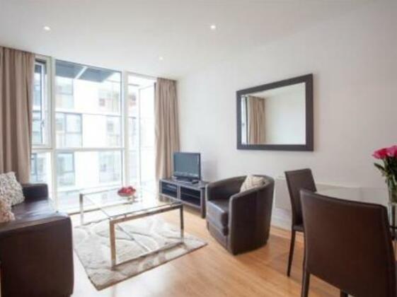 Times Square Central London Apartments - Photo5