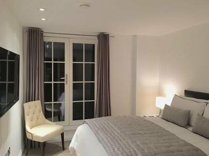Trafalgar Luxury Apartments - Photo2