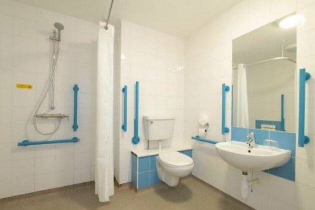 Travelodge London Central City Road Hotel - Photo2