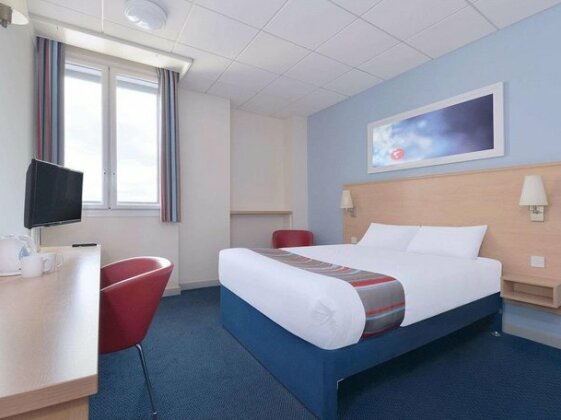 Travelodge London Central City Road Hotel - Photo5