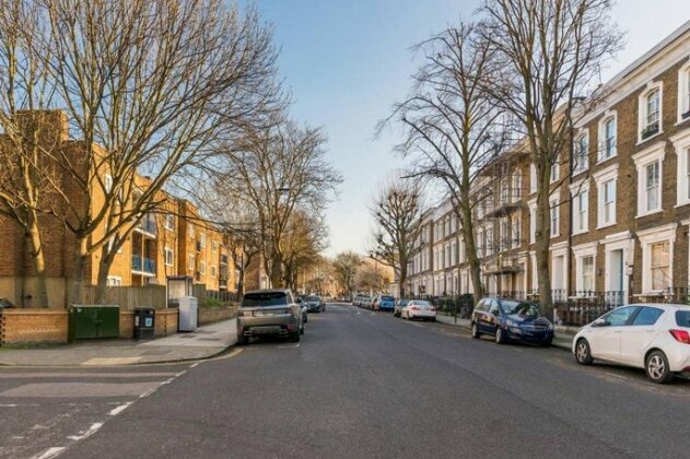 Trendy 1BR Home in Islington With Balcony