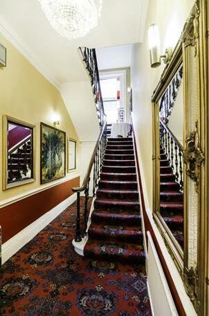 Tudor Court Hotel London - Photo5